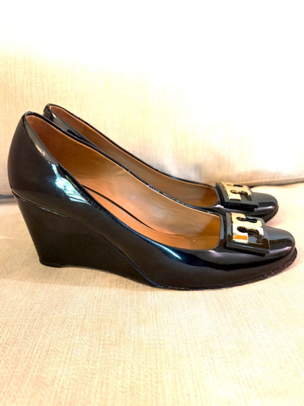 Tory Burch black wedge pump 7M patent leather - Picture 4 of 9